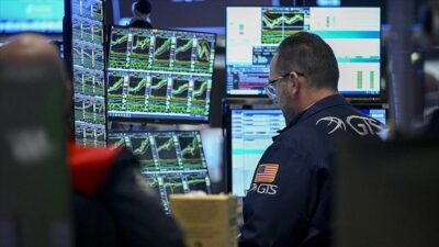 Küresel piyasalarda, teknoloji hisselerindeki yüksek değerleme endişeleri ve yazılım sektöründe