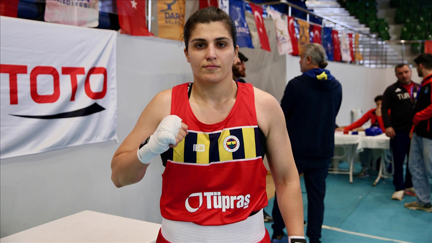 Olimpiyat, dünya ve Avrupa şampiyonlukları bulunan milli boksör Busenaz Sürmeneli,