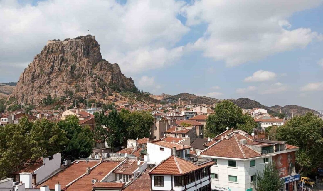 Afyonkarahisar merkezde 13 Şubat cuma günü saat 14.21 itibarıyla hava