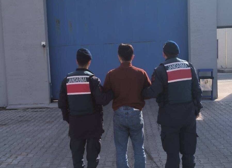 21 yıl kesinleşmiş hapis cezası bulunan bir şahıs, jandarma tarafından