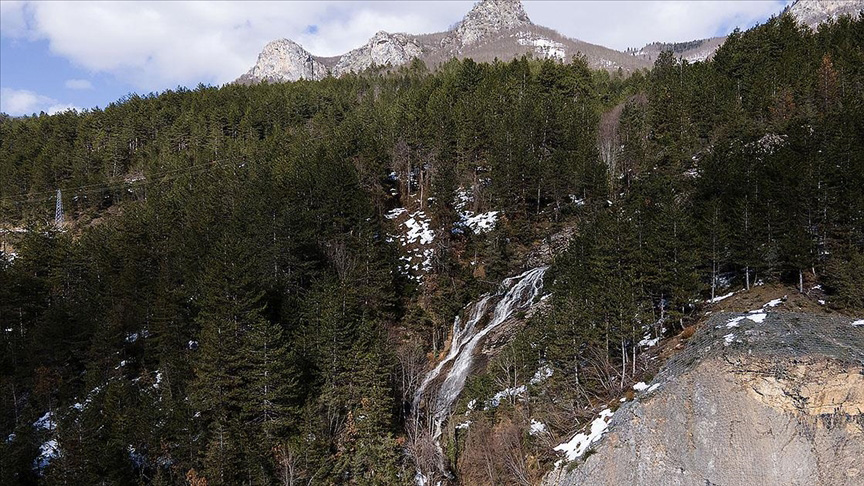 Kastamonu’nun Şenpazar ilçesinde, karın erimesiyle oluşan ve bölge halkının “kar