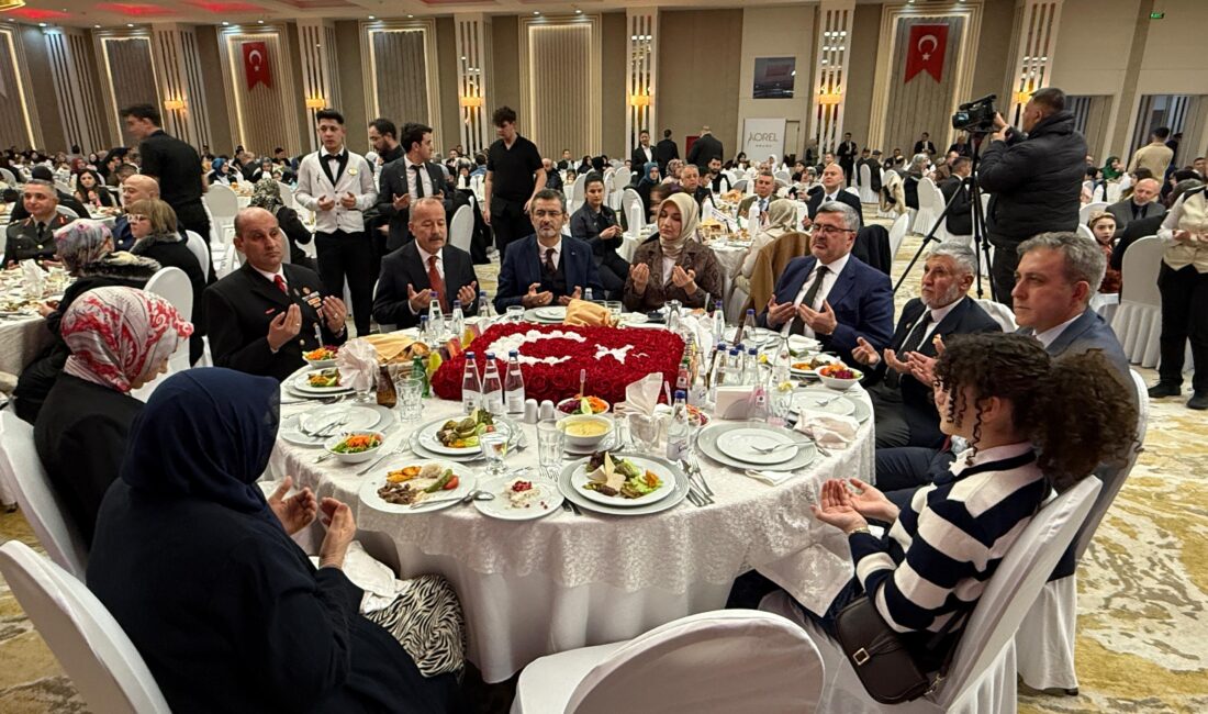 Afyonkarahisar Valisi Doç. Dr. Kübra Güran Yiğitbaşı ve İl protokolü,