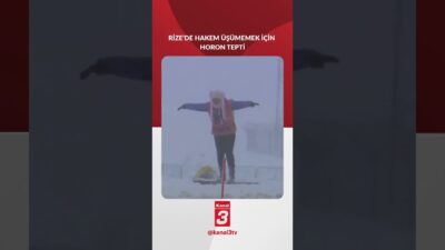 Rize’de Dünya Kar Motorsikleti Şampiyonası’nda hakem üşümemek için horan tepti