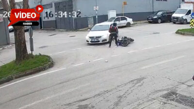 Bursa'nın Osmangazi ilçesinde, kontrolsüz şekilde manevra yapan bir otomobil ile