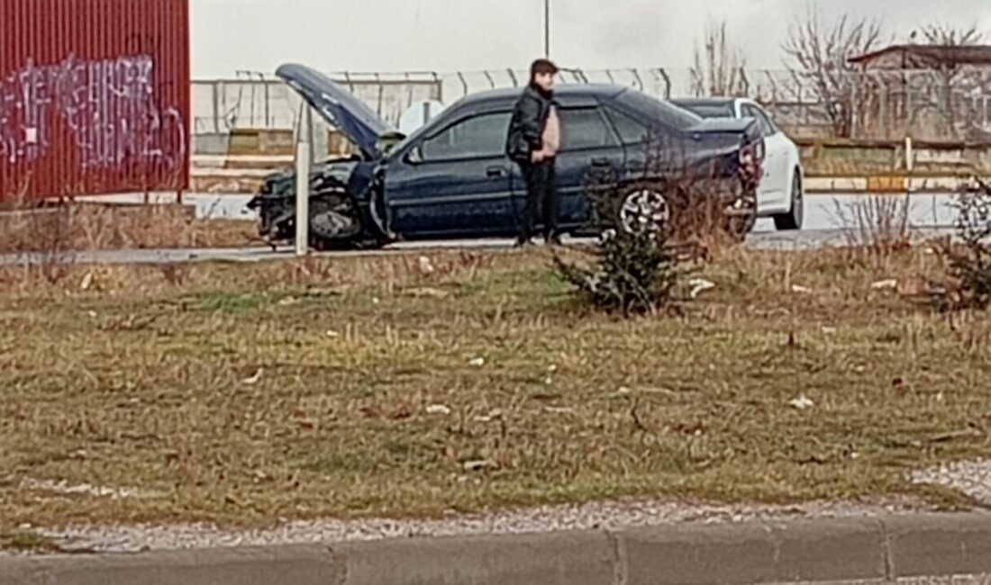 Afyonkarahisar merkezine bağlı Işıklar beldesinde dört otomobilin birbirine çarpması sonucu