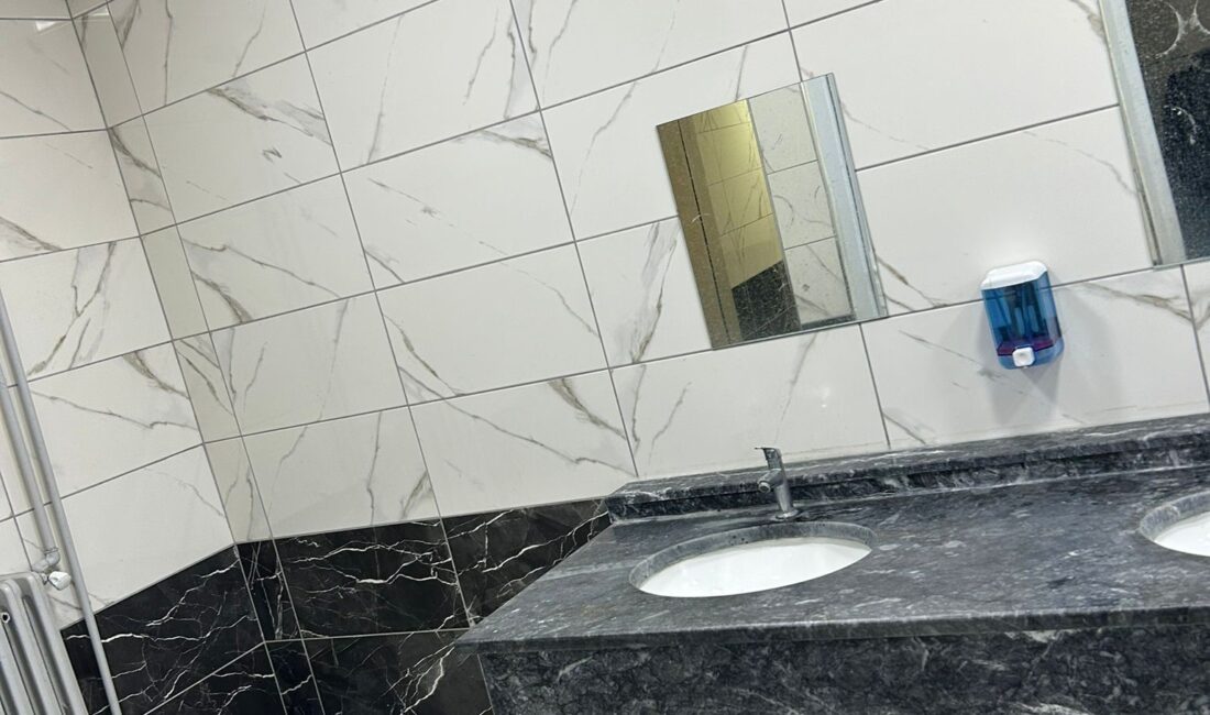 Isparta Işıkkent Mahallesi'nde bulunan Şehit Göksel Koç Ortaokulu'nda, hem kız