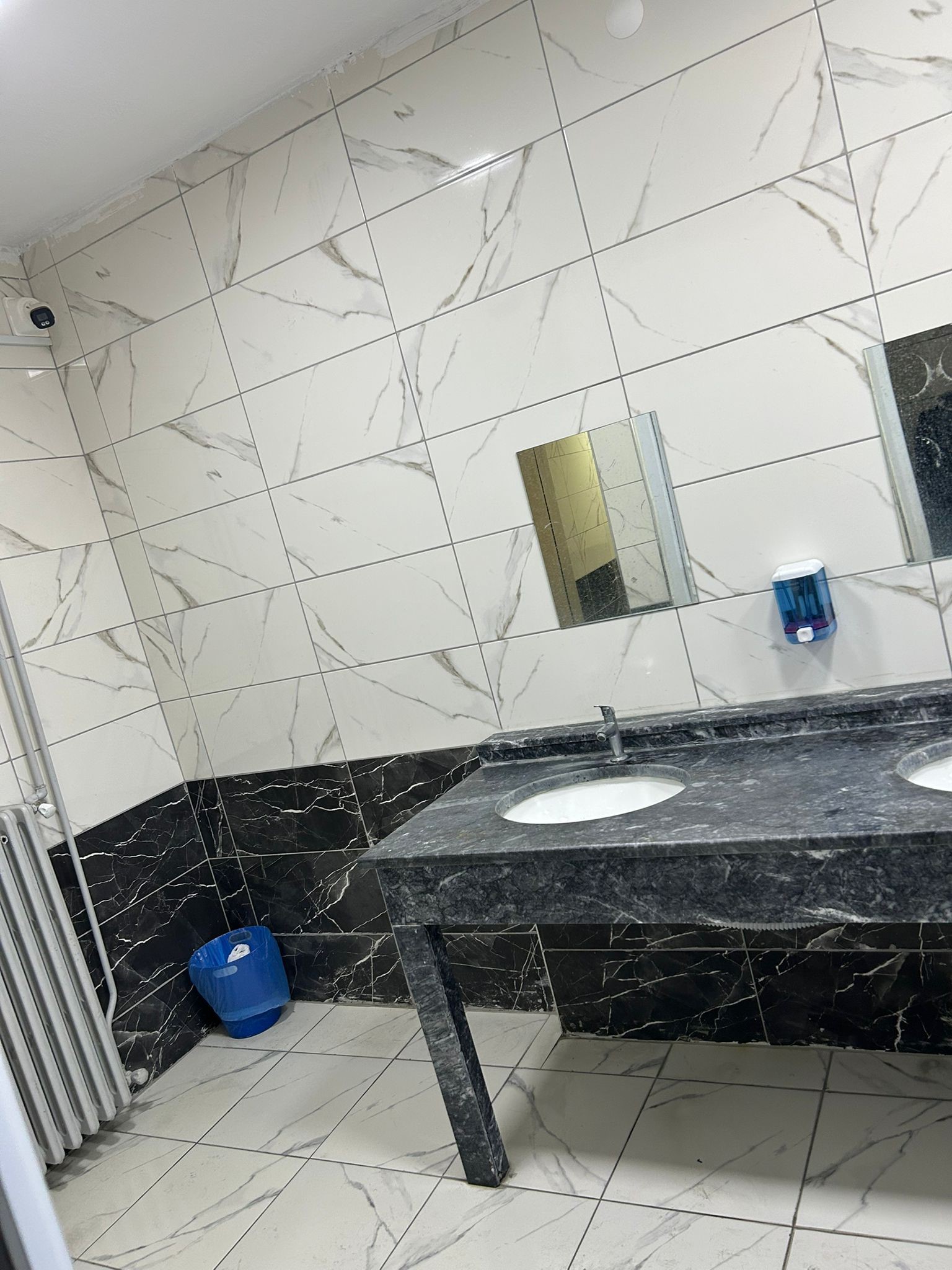 Isparta Işıkkent Mahallesi'nde bulunan Şehit Göksel Koç Ortaokulu'nda, hem kız