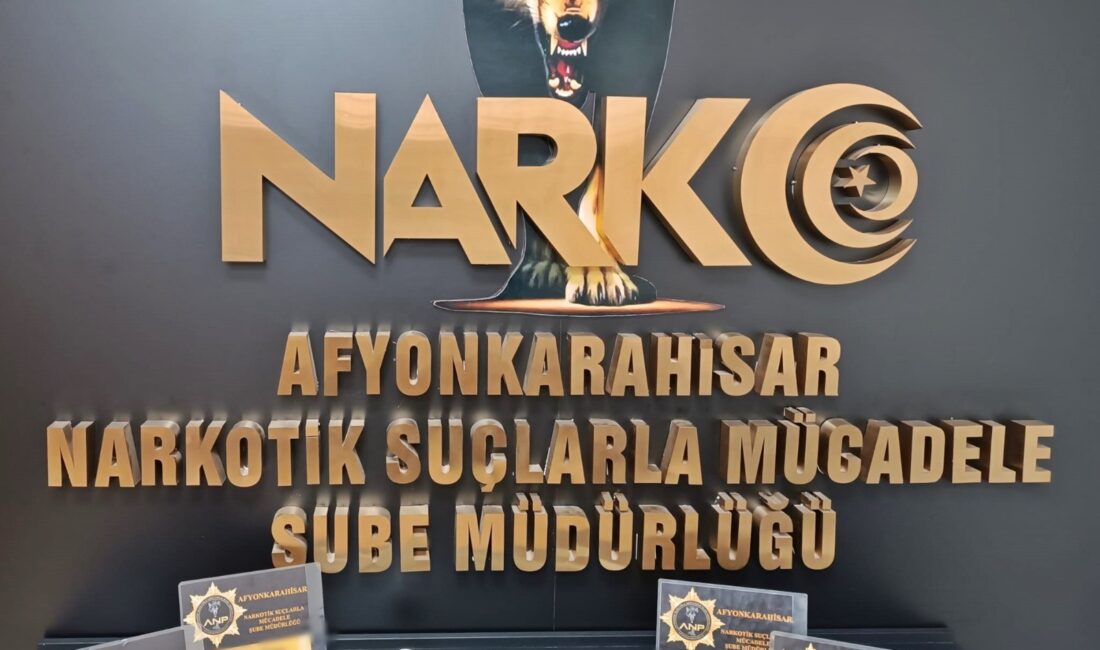 Afyonkarahisar İl Emniyet Müdürlüğü ekiplerinin kent merkezinde uyuşturucu satıcılarına yönelik
