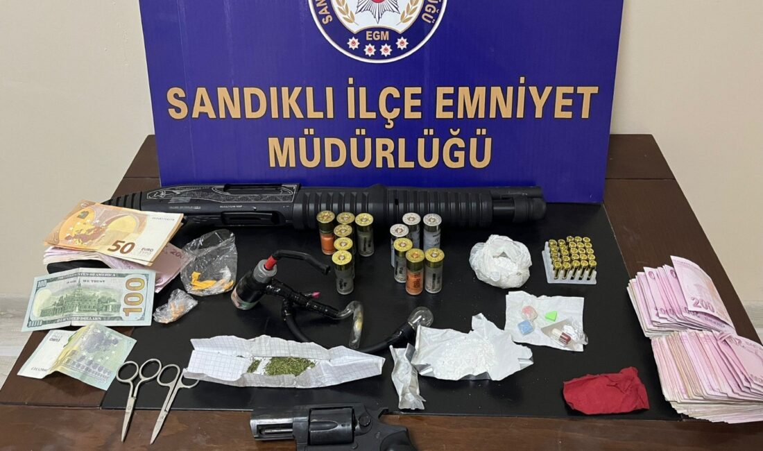 Afyonkarahisar’ın Sandıklı ilçesinde polisin gerçekleştirdiği başarılı bir uyuşturucu operasyonunda yakalanan