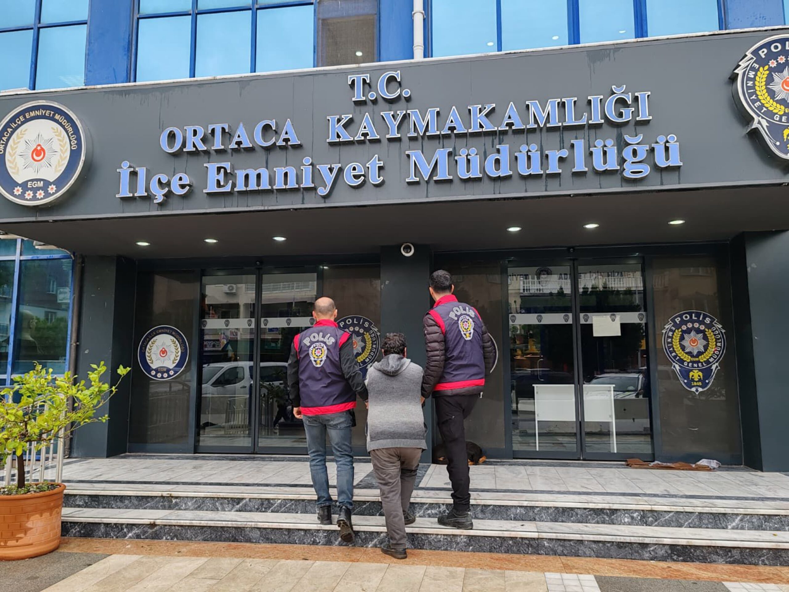 Eskişehir Ağır Ceza Mahkemesi tarafından "Yakın akrabayı öldürme" suçundan hapis