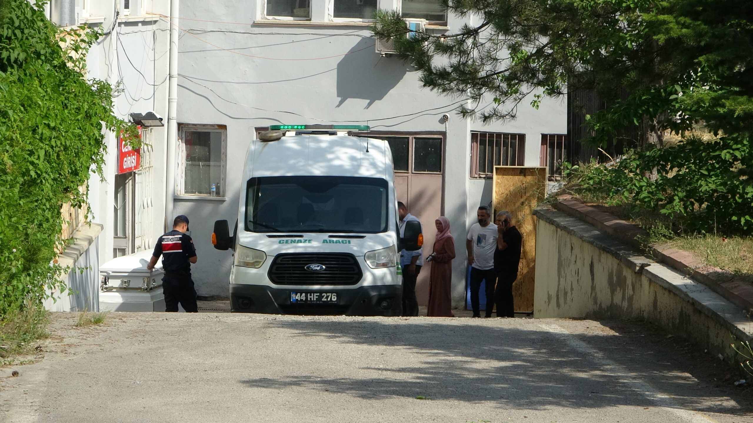 Malatya'nın Pütürge ilçesinde, saman kamyonunun yoldan geçmesi meselesi yüzünden tartıştığı