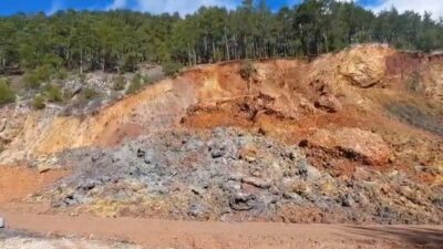 Antalya’nın Gündoğmuş ilçesinde sabah saatlerinde yaşanan doğa olayı, bölge halkına