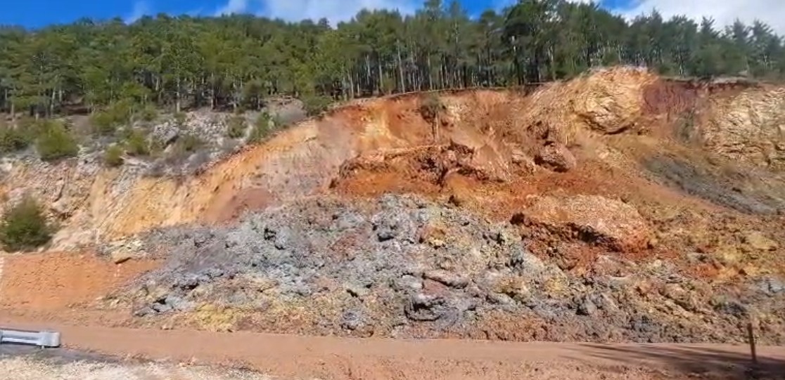 Antalya’nın Gündoğmuş ilçesinde sabah saatlerinde yaşanan doğa olayı, bölge halkına