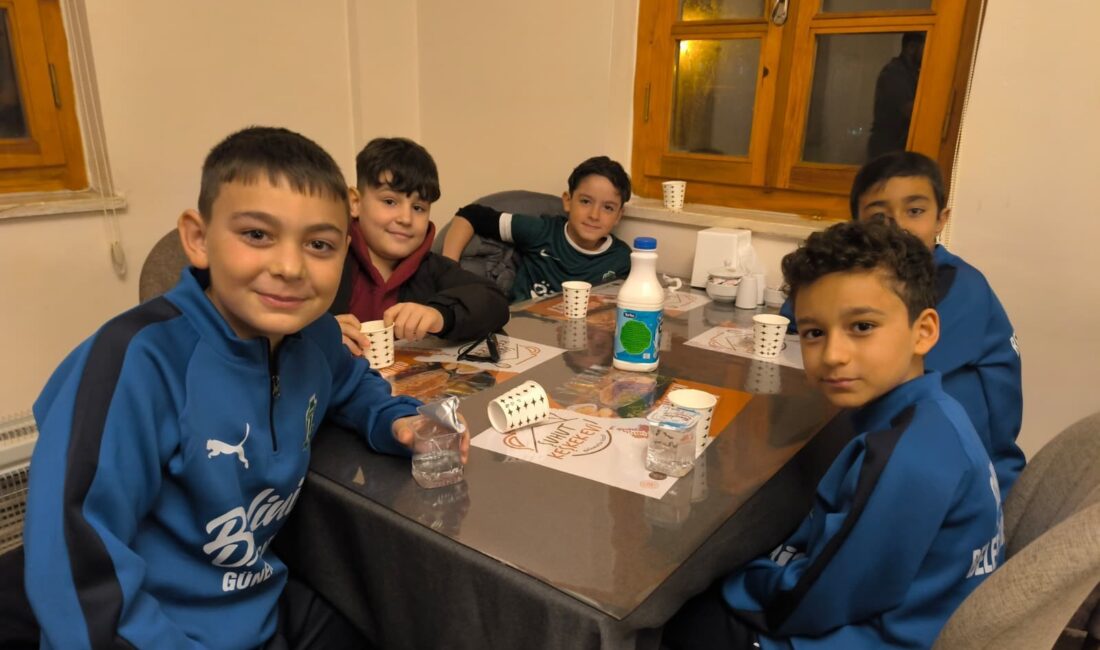 Afyonkarahisar Şuhut Hisarspor’un altyapı takımları, saha dışındaki örnek birliktelikleriyle göz