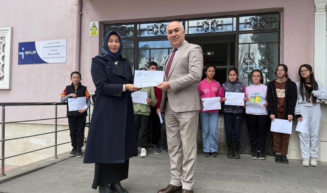  Afyonkarahisar’ın Emirdağ ilçesinde bulunan Gömü Ortaokulu; yürüttüğü iki ‘eTwinning’ projesiyle,