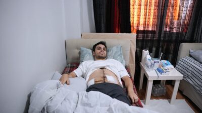 İstanbul Bağcılar’da bir çocuğu kalabalık bir grubun elinden kurtarmak isteyen