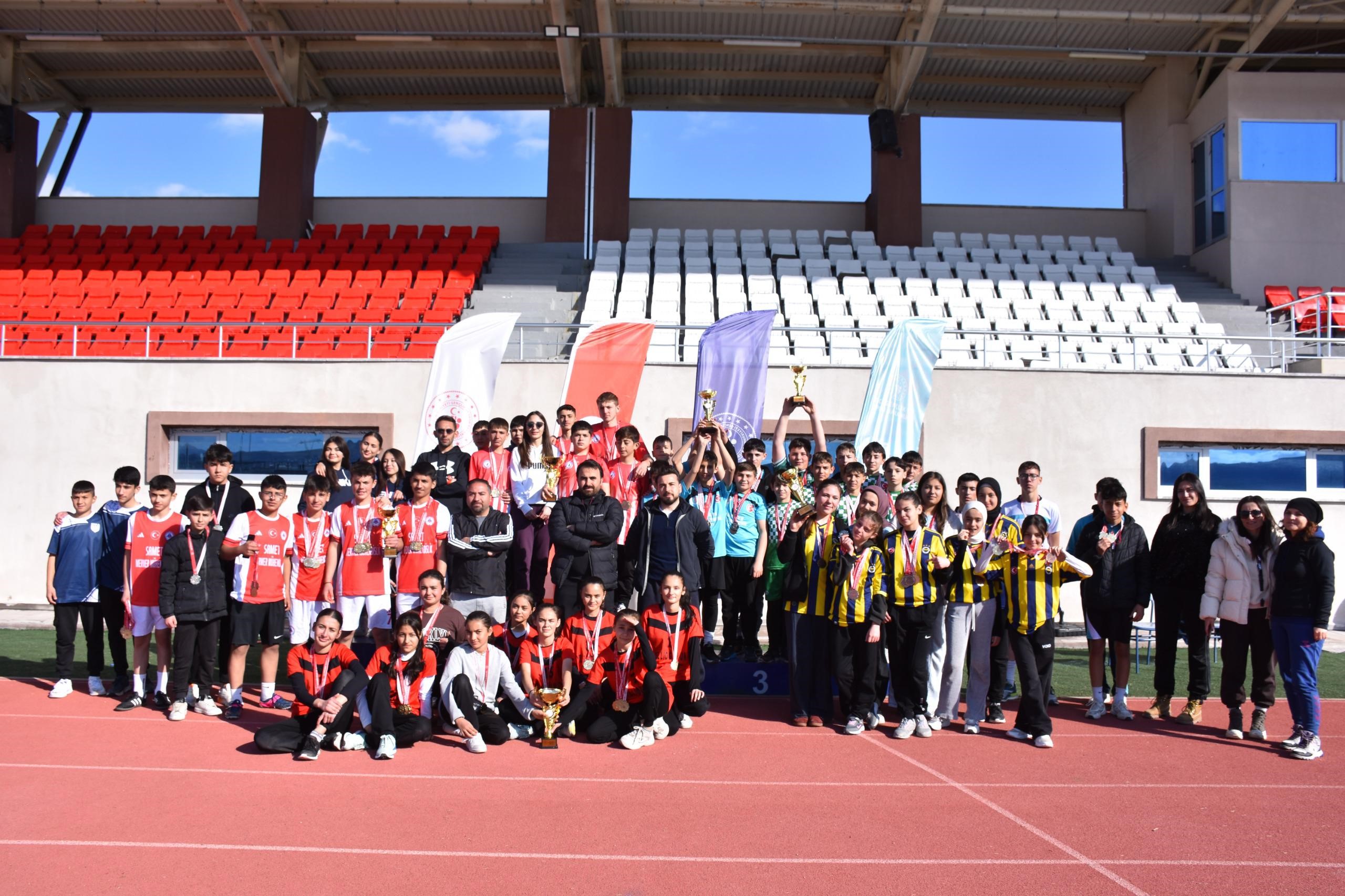 Afyonkarahisar Kocatepe Spor Kompleksi, geleceğin atletlerini ağırlayan görkemli bir organizasyona