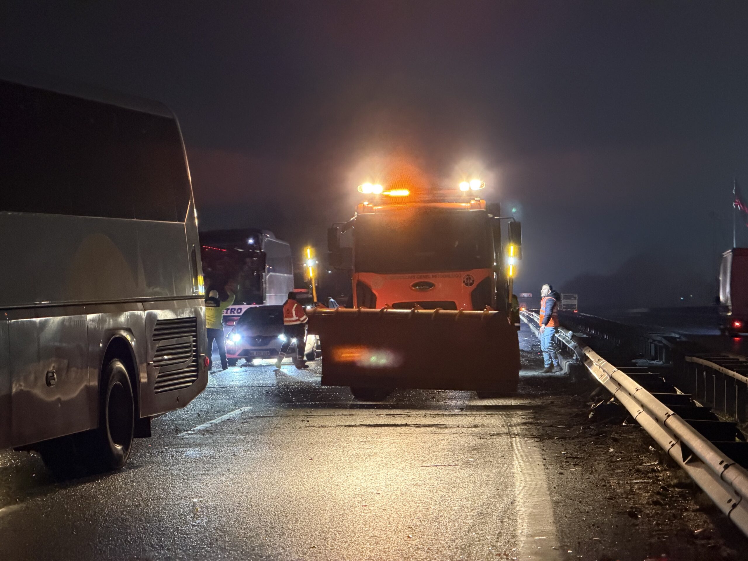 Sakarya’nın Erenler ilçesi Alancuma mevkii Ankara istikametinde dün öğle saatlerinde