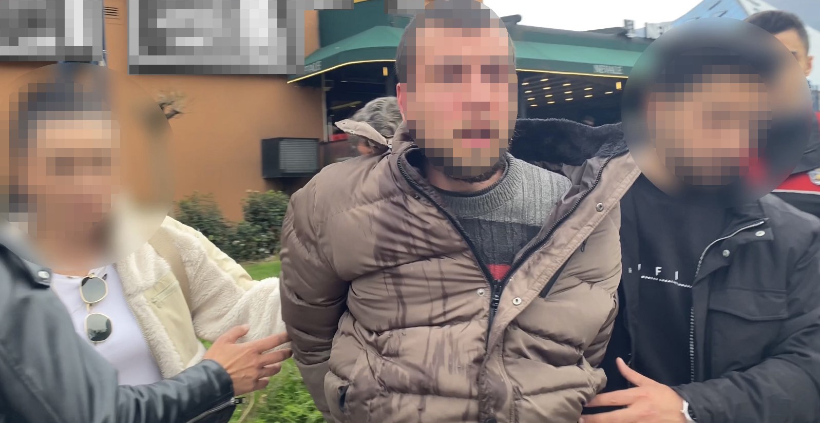 Bursa’nın kalbi Osmangazi’de öğle saatlerinde tansiyon yükseldi. Zafer Plaza ve