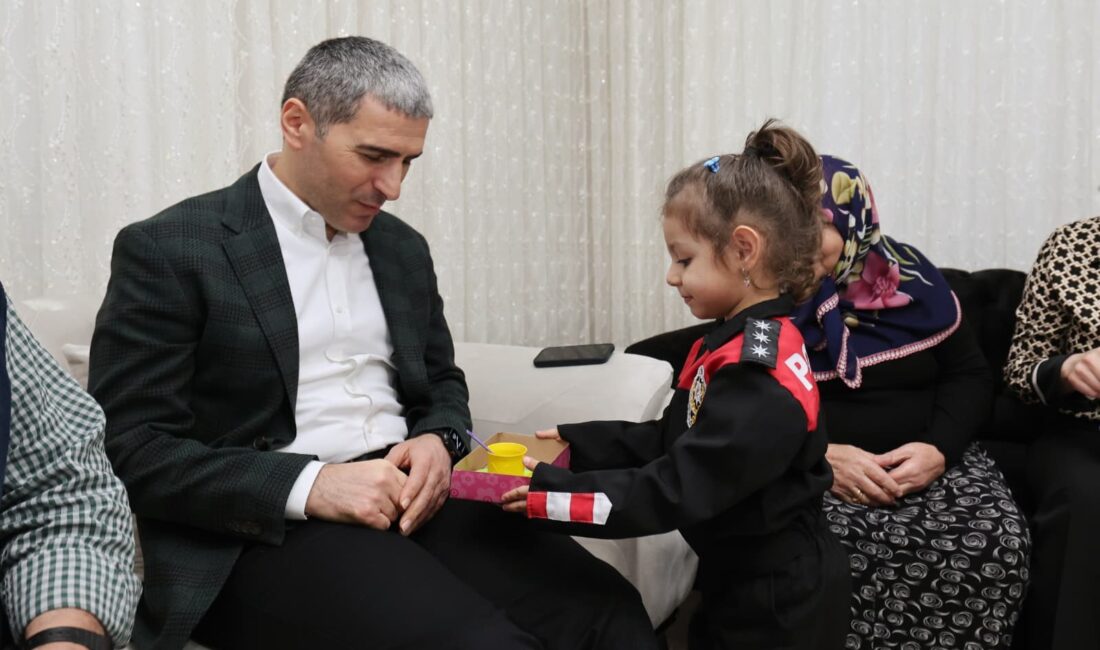 Afyonkarahisar’ın yeni mülki amiri Dr. Naci Aktaş, şehre adım atar