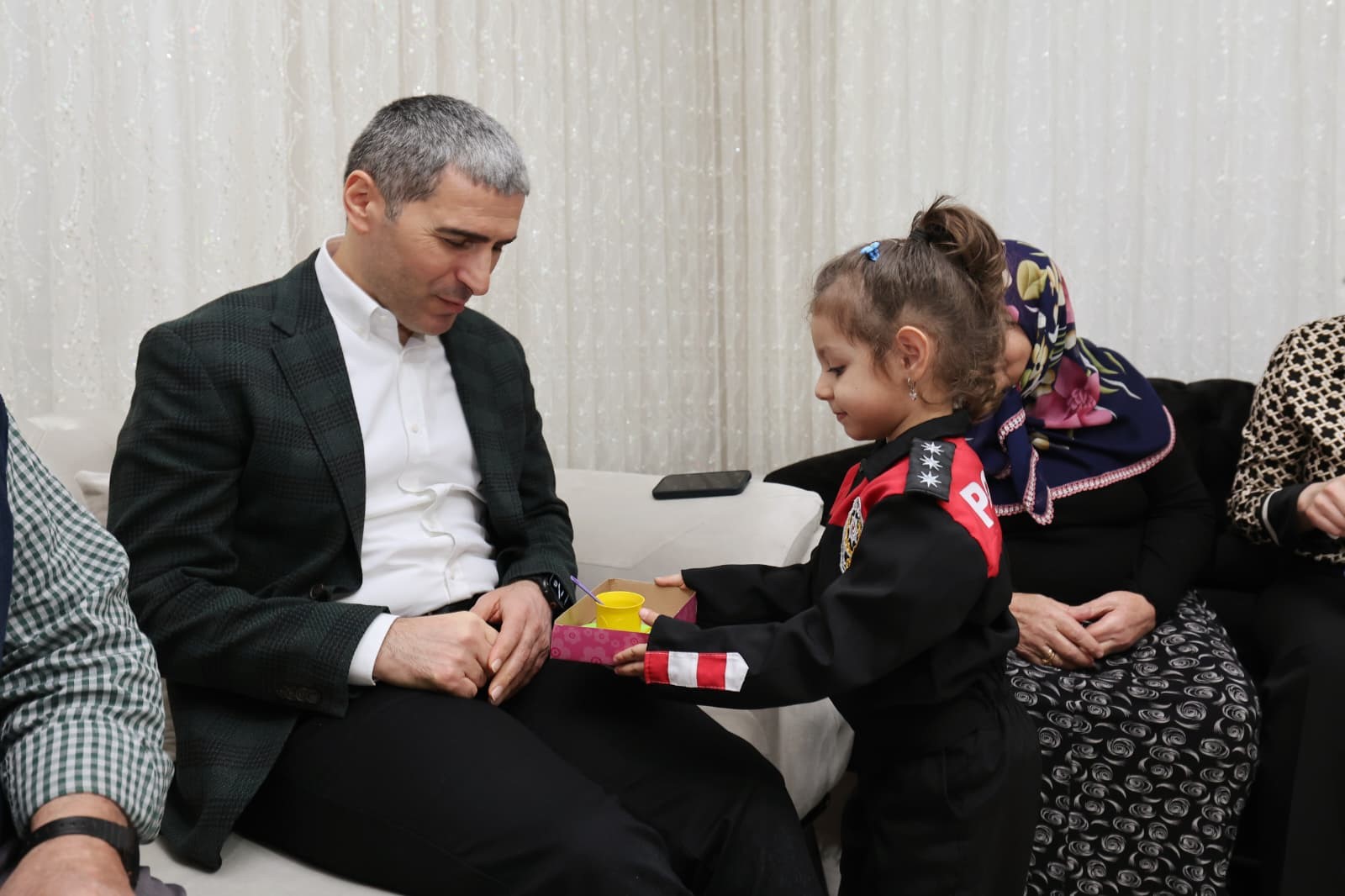 Afyonkarahisar’ın yeni mülki amiri Dr. Naci Aktaş, şehre adım atar