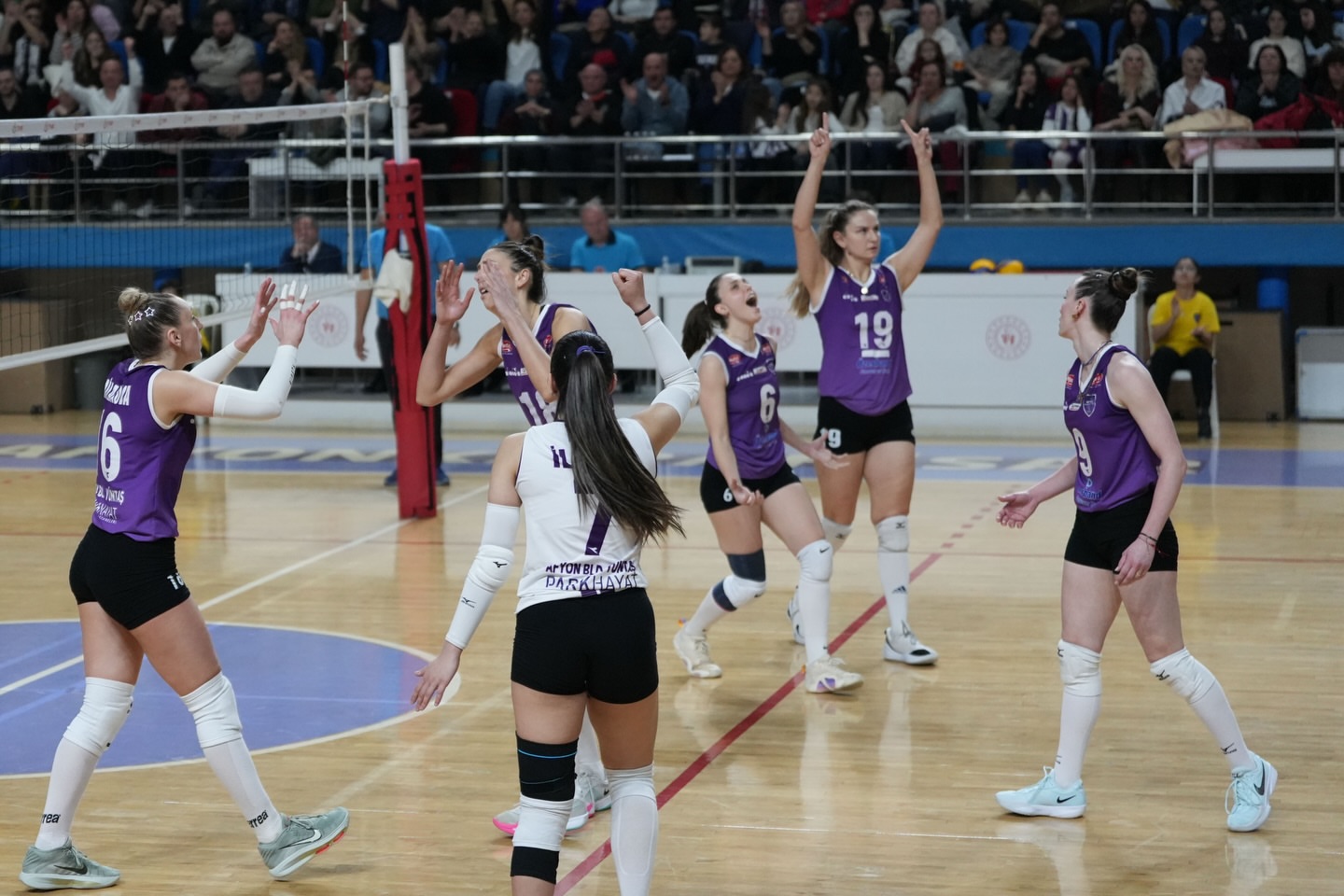 Arabica Coffee House Kadınlar Voleybol 1. Ligi B Grubu’nda mücadele