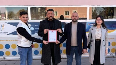 Afyonkarahisar şehir merkezinde, tarihi Bedesten Çarşısı’nın karşısında bulunan Belediye Çarşısı