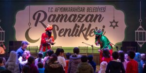 Afyonkarahisar Belediyesi tarafından düzenlenen Ramazan Şenlikleri, Zafer Meydanı’nda yoğun katılımla