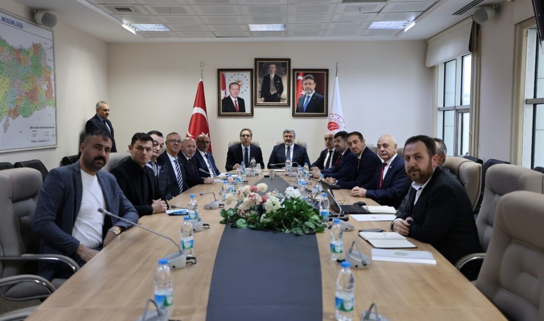 AK Parti Afyonkarahisar Milletvekili Ali Özkaya, beraberinde İl Genel Meclis