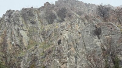 Afyonkarahisar’da günlerdir beklenen kar yağışı sabah saatlerinde başladı. Kent merkezinde