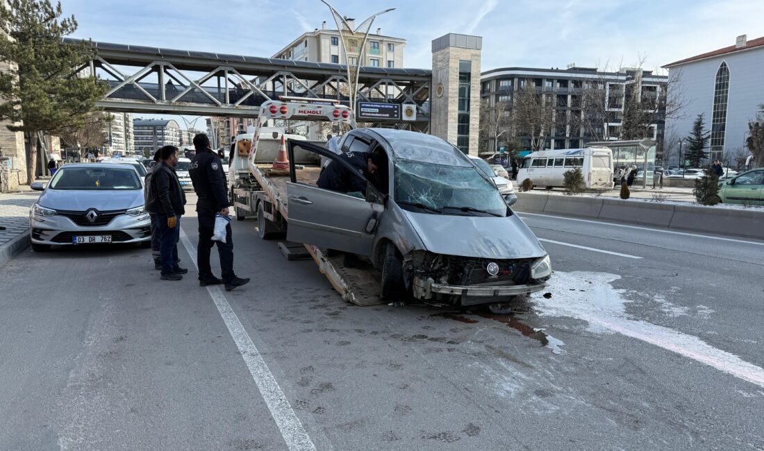 Afyonkarahisar Ağız ve Diş Sağlığı Merkezi önünde meydana gelen trafik