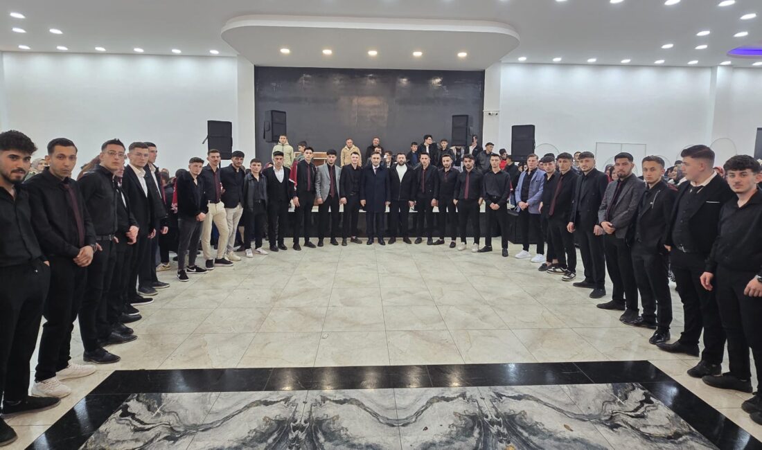 Akharım beldesinde, belediye tarafından 2006 tertip Mehmetçik adayları için düzenlenen