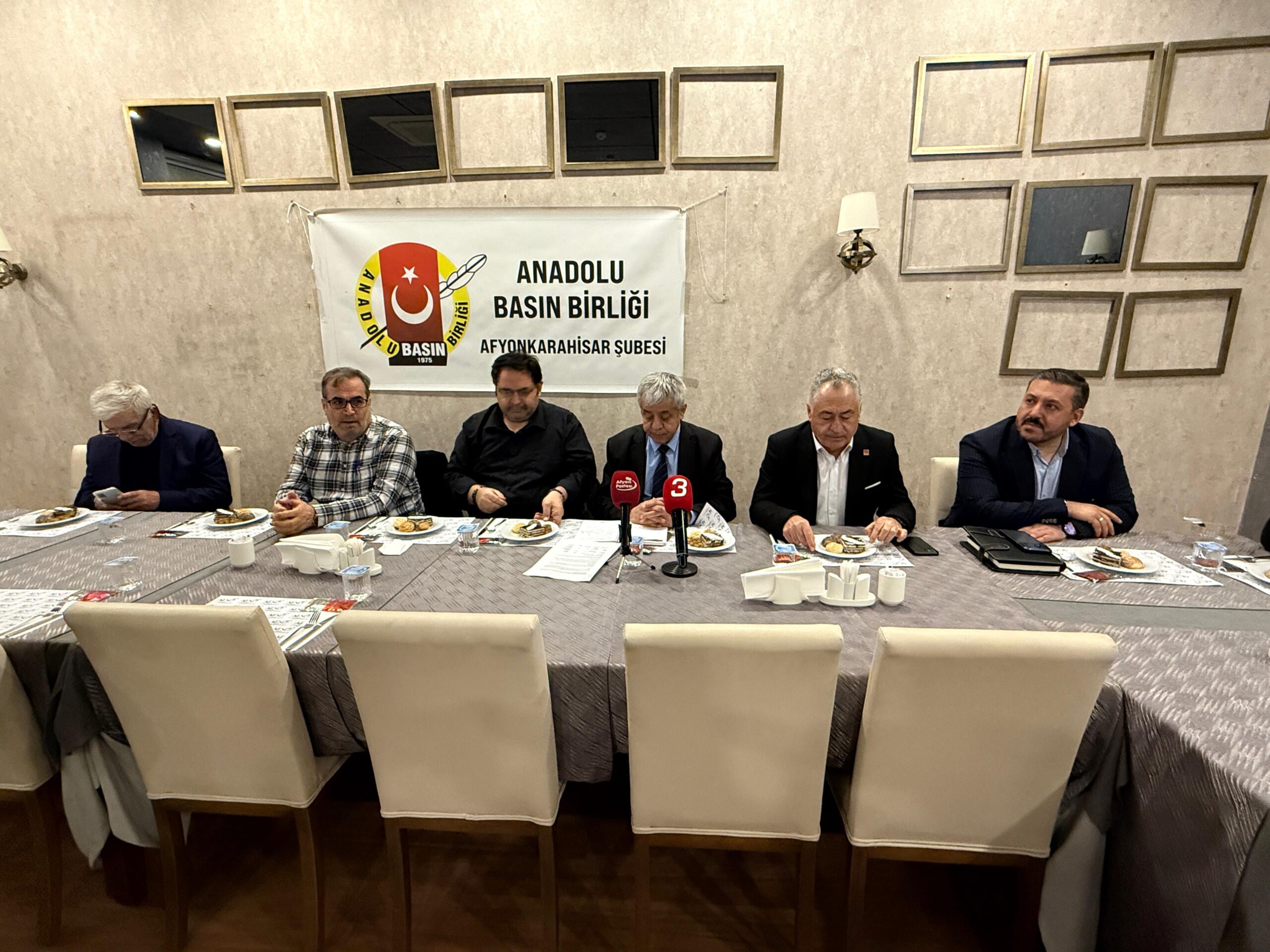 “Söz konusu Afyonkarahisar ise gerisi teferruattır” sloganıyla Anadolu Basın Birliği