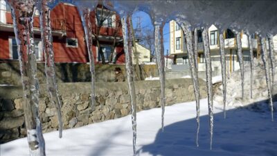 Bazı illerde soğuk hava ve kar etkisini sürdürüyor.