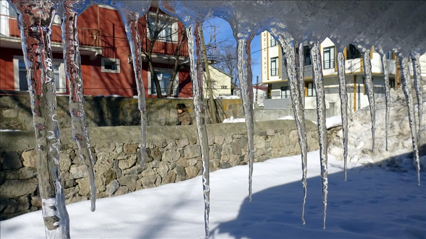 Bazı illerde soğuk hava ve kar etkisini sürdürüyor.