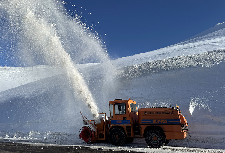 Van, Hakkari, Bitlis, Kars ve Ardahan'da kar etkisini sürdürüyor.