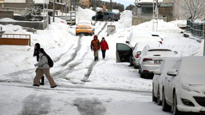 Bazı illerde soğuk hava ve kar etkisini sürdürüyor.