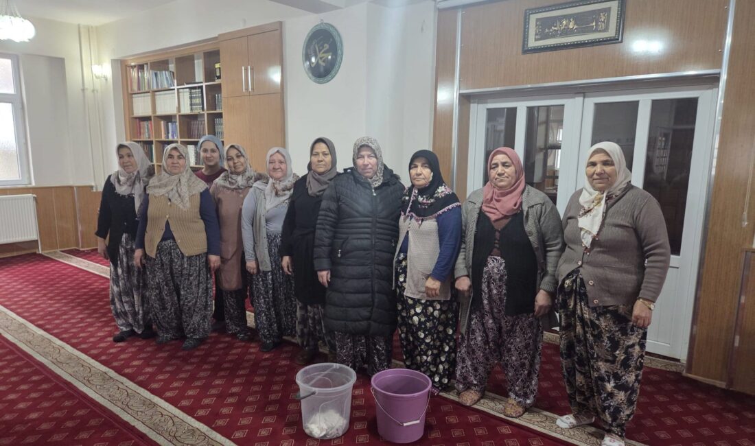 Afyonkarahisar’daki camiler yapılan temizlik çalışmasıyla yarın başlayacak olan Ramazan ayına