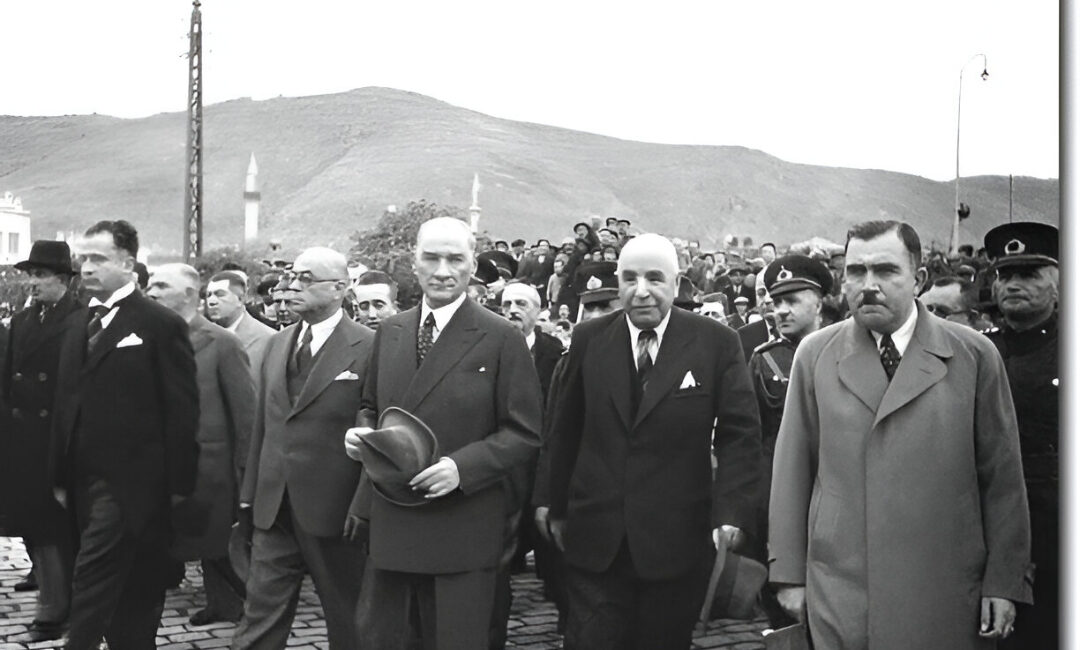 Afyonkarahisar Belediyesi, Cumhuriyet dönemi devlet adamlarından ve Afyonkarahisarlı siyasetçi Ali