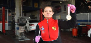 Afyonkarahisar'da yaklaşık 2 yıl önce aldığı otomobili arıza çıkarınca tamir