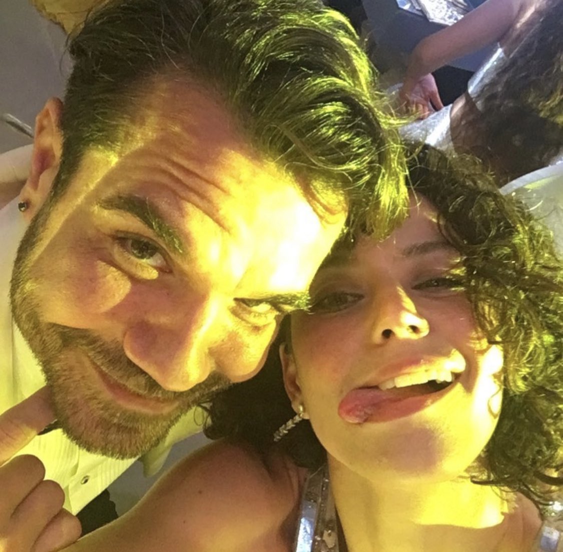 Ünlü oyuncu Beren Saat, uzun süredir üzerinde çalıştığı müzik projesini