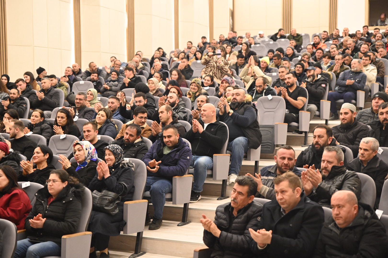 Emirdağ Belediyesi ve belediye şirketinde görev yapan personellerle, Aziziye Sanat