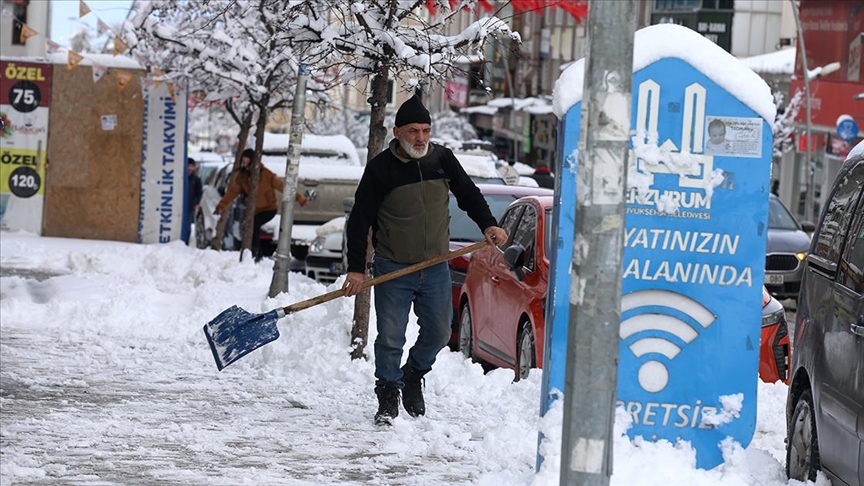 Kar yağışının etkili olduğu Erzurum, Tunceli, Kars, Ağrı ve Ardahan,
