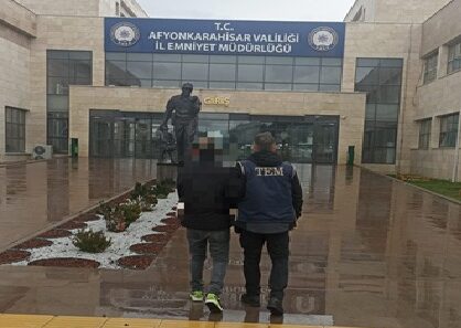 Afyonkarahisar İl Emniyet Müdürlüğü ekiplerince, aranan şahısların yakalanmasına yönelik yürütülen