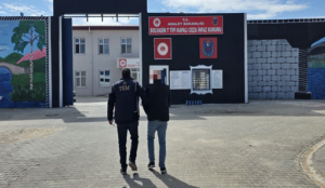 Afyonkarahisar İl Emniyet Müdürlüğü ekiplerince aranan şahısların yakalanmasına yönelik sürdürülen