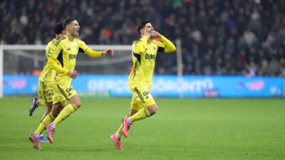 Trendyol Süper Lig'in 20. haftasında Fenerbahçe, konuk olduğu Kocaelispor’u 2-0