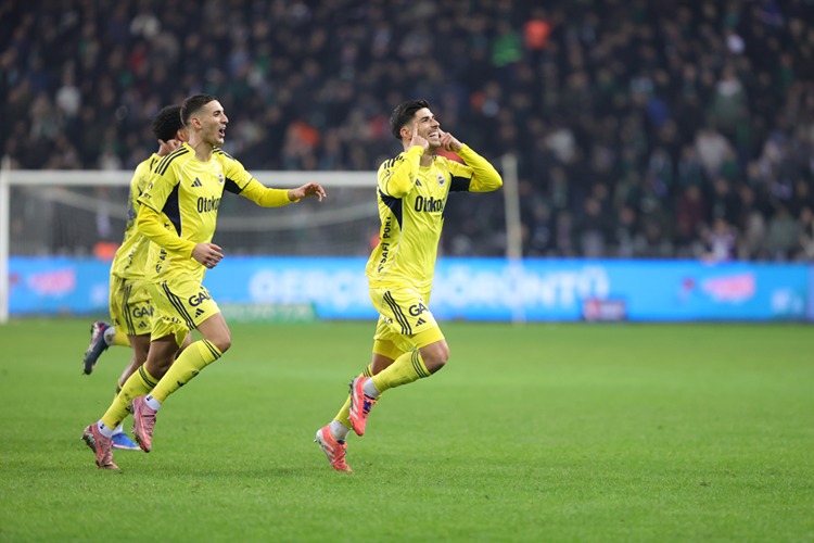 Trendyol Süper Lig'in 20. haftasında Fenerbahçe, konuk olduğu Kocaelispor’u 2-0