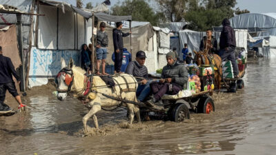 İsrail'in saldırıları nedeniyle evlerin büyük çoğunluğunun yıkıldığı Gazze Şeridi'nde etkili
