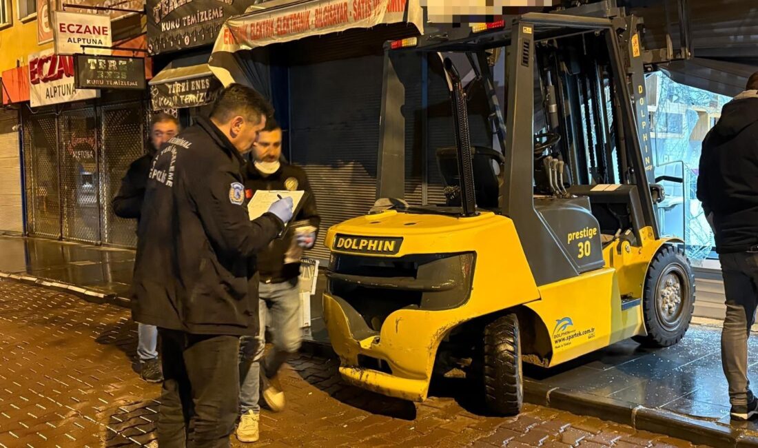 Kayseri'nin Melikgazi ilçesinde çalıntı forklifle bir kuyumcunun kepengini parçalayan ve