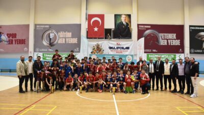 Yıldız Erkekler Futsal Müsabakalarında Kocatepe Ortaokulu birinci, Neriman-İbrahim Küçükkurt Ortaokulu